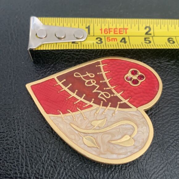 Vintage 1980s Stitched Heart Lapel Pin - Enamel Love Brooch - Picture 9 of 9